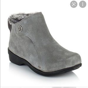 REVITALIGN  Suede Ankle Boots Size 6